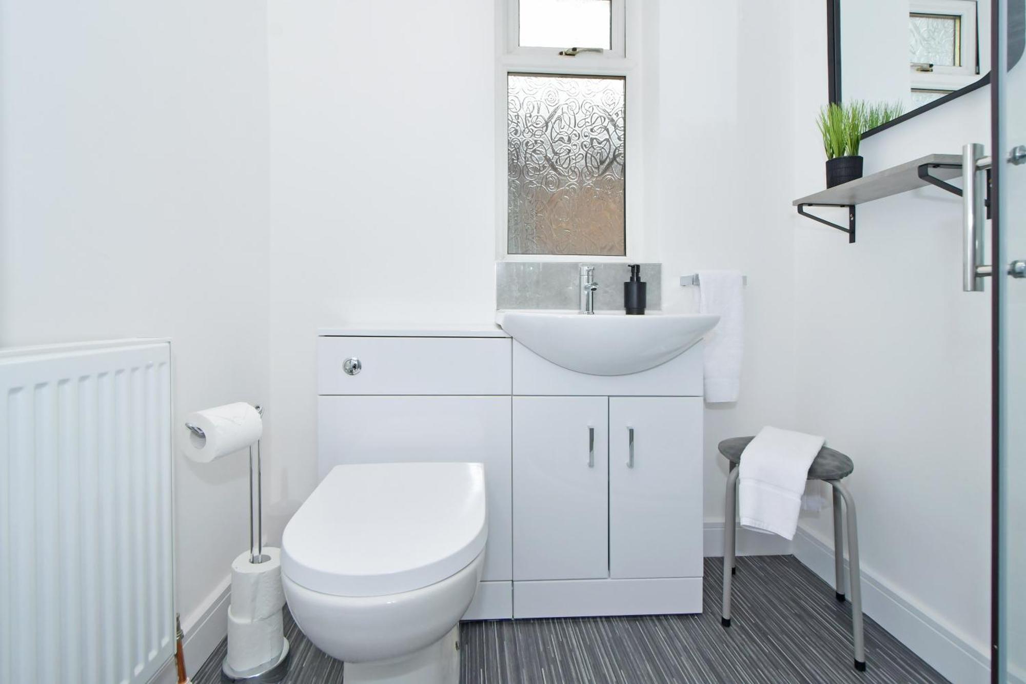 Sapphire Apartments By Yourstays - Luxury 2 Bedroom Apartments In Кру Экстерьер фото
