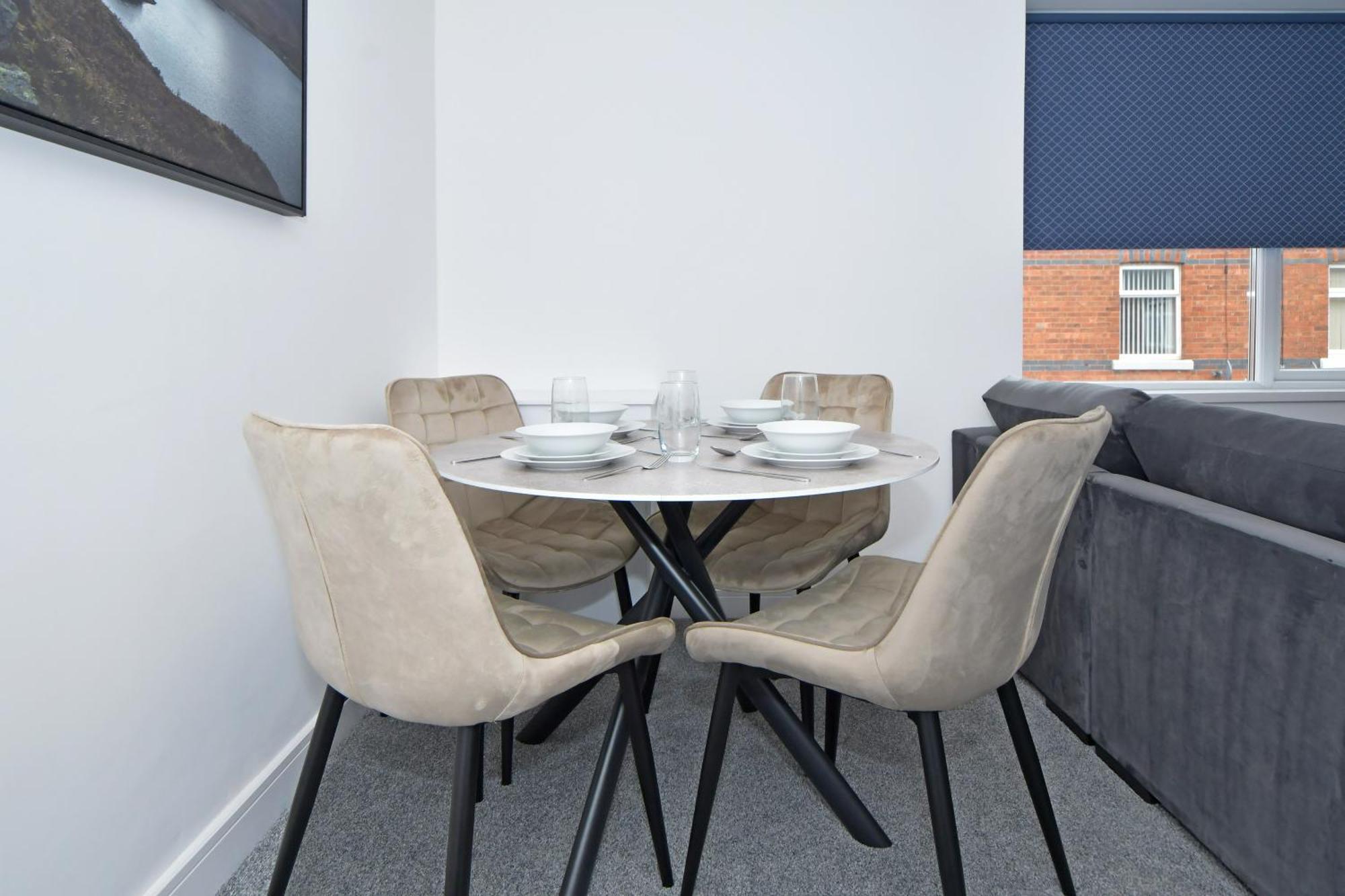 Sapphire Apartments By Yourstays - Luxury 2 Bedroom Apartments In Кру Экстерьер фото