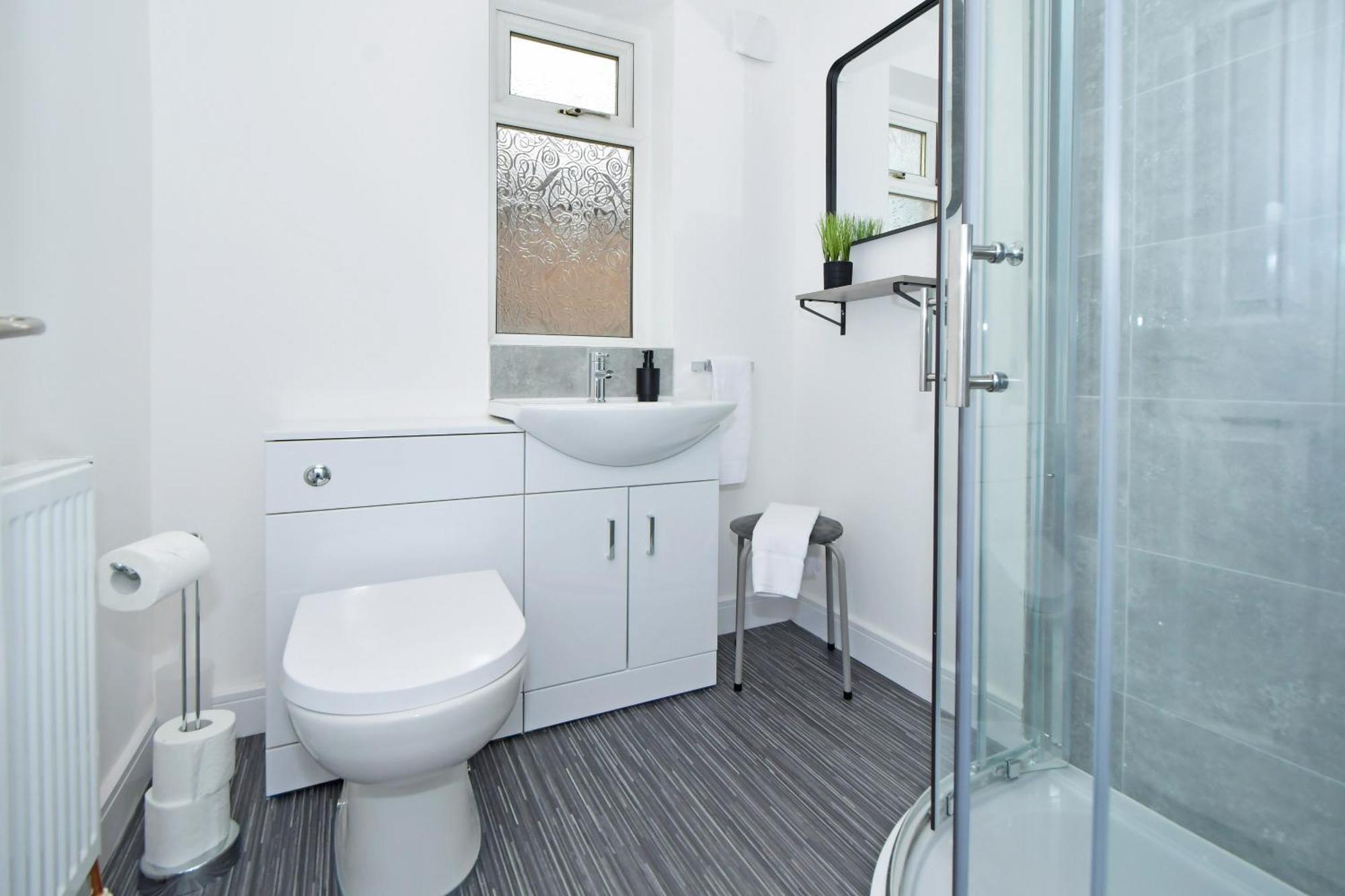 Sapphire Apartments By Yourstays - Luxury 2 Bedroom Apartments In Кру Экстерьер фото