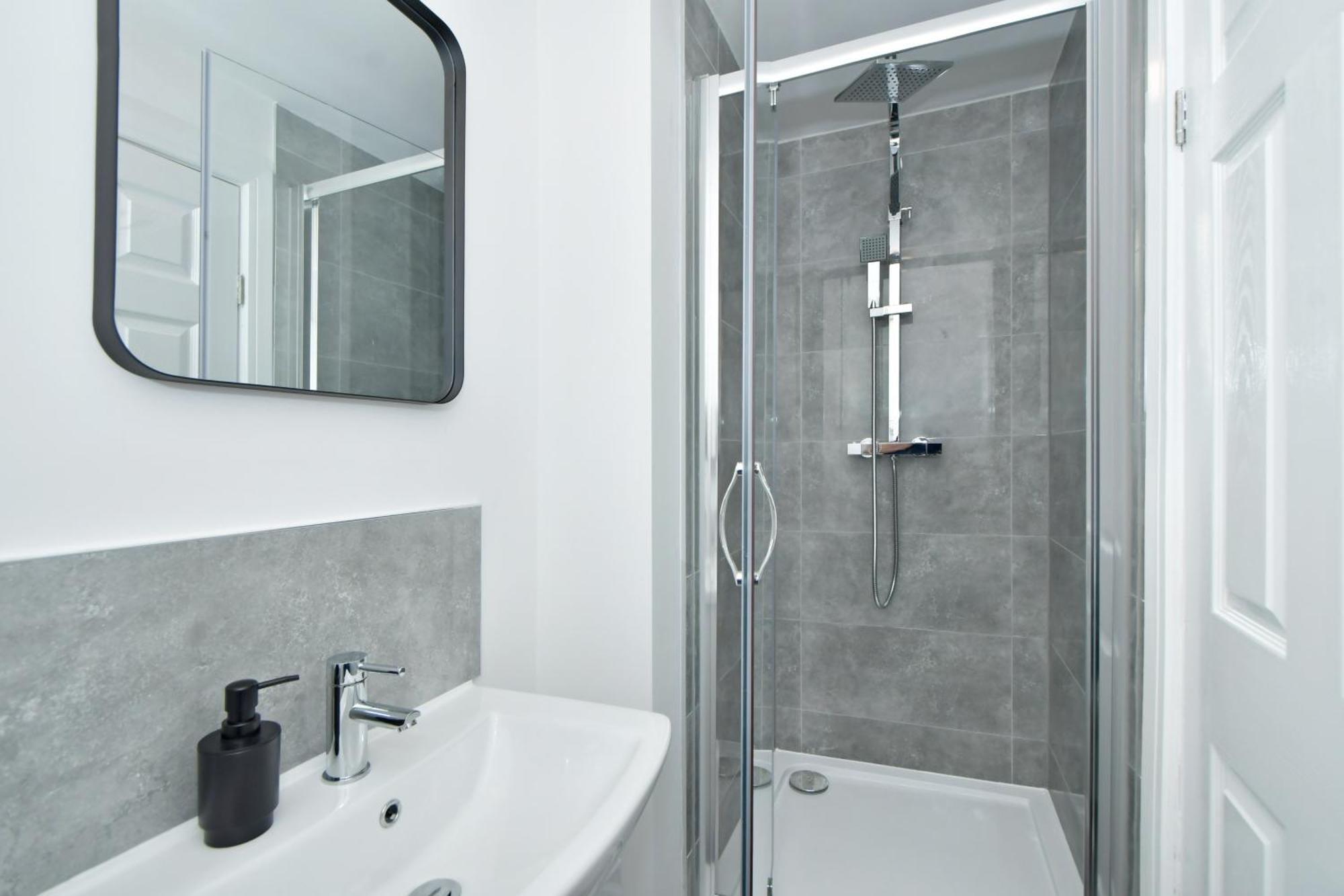 Sapphire Apartments By Yourstays - Luxury 2 Bedroom Apartments In Кру Экстерьер фото