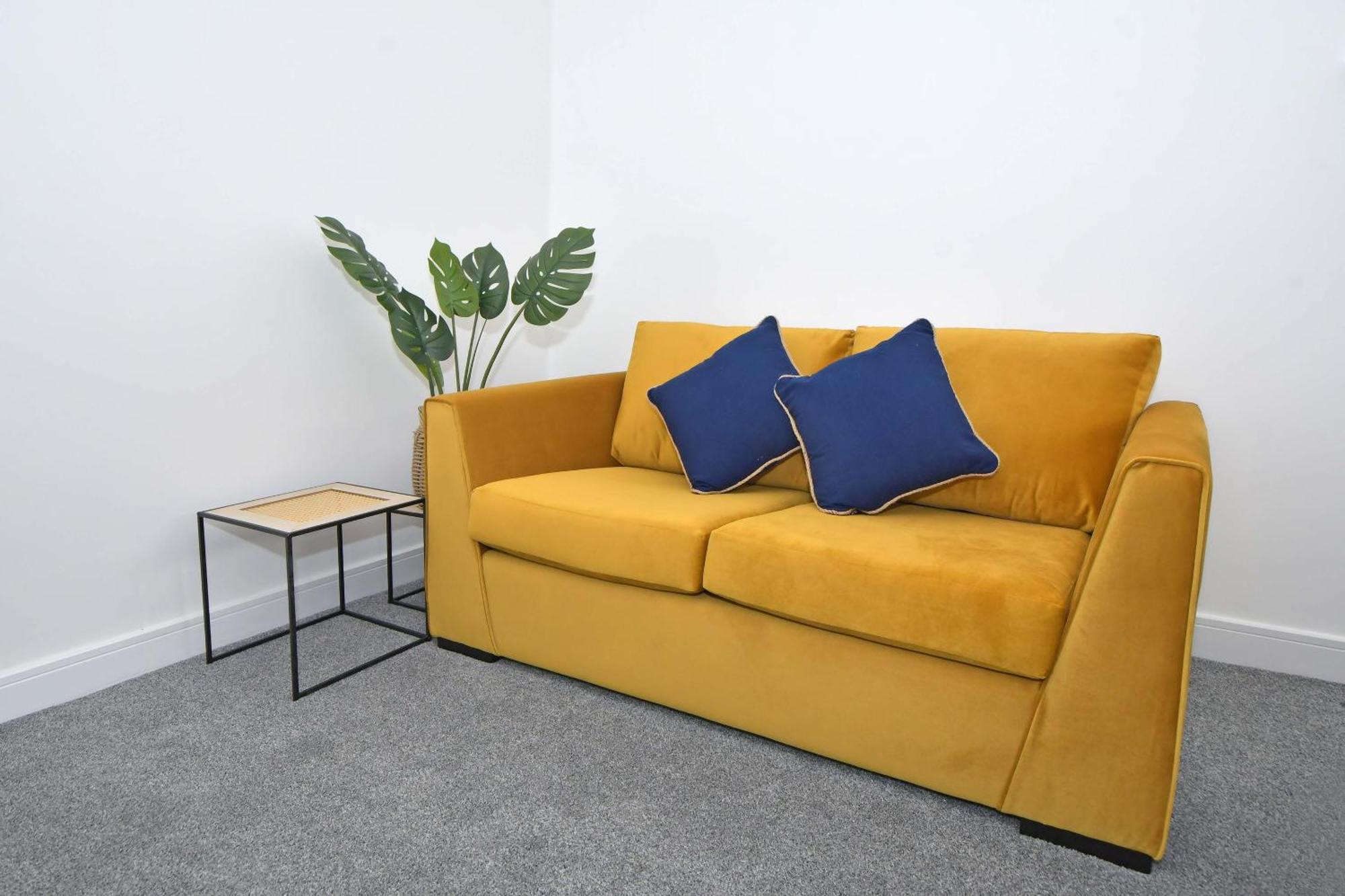 Sapphire Apartments By Yourstays - Luxury 2 Bedroom Apartments In Кру Экстерьер фото